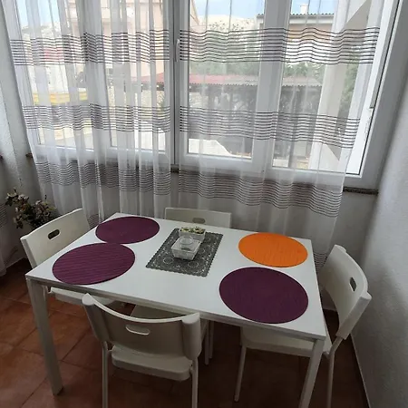 Budget Primorska Apartmán Pag Town